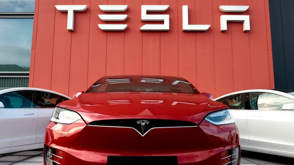 Tesla çalışanı otonom sürüş sırasında hayatını&nbsp;kaybetti!