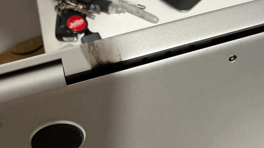 Apple Dünyasında Şok Etkisi: Yeni M5 MacBook Modelinde “Kıvılcım” ve Donanım Arızası&nbsp;İddiaları